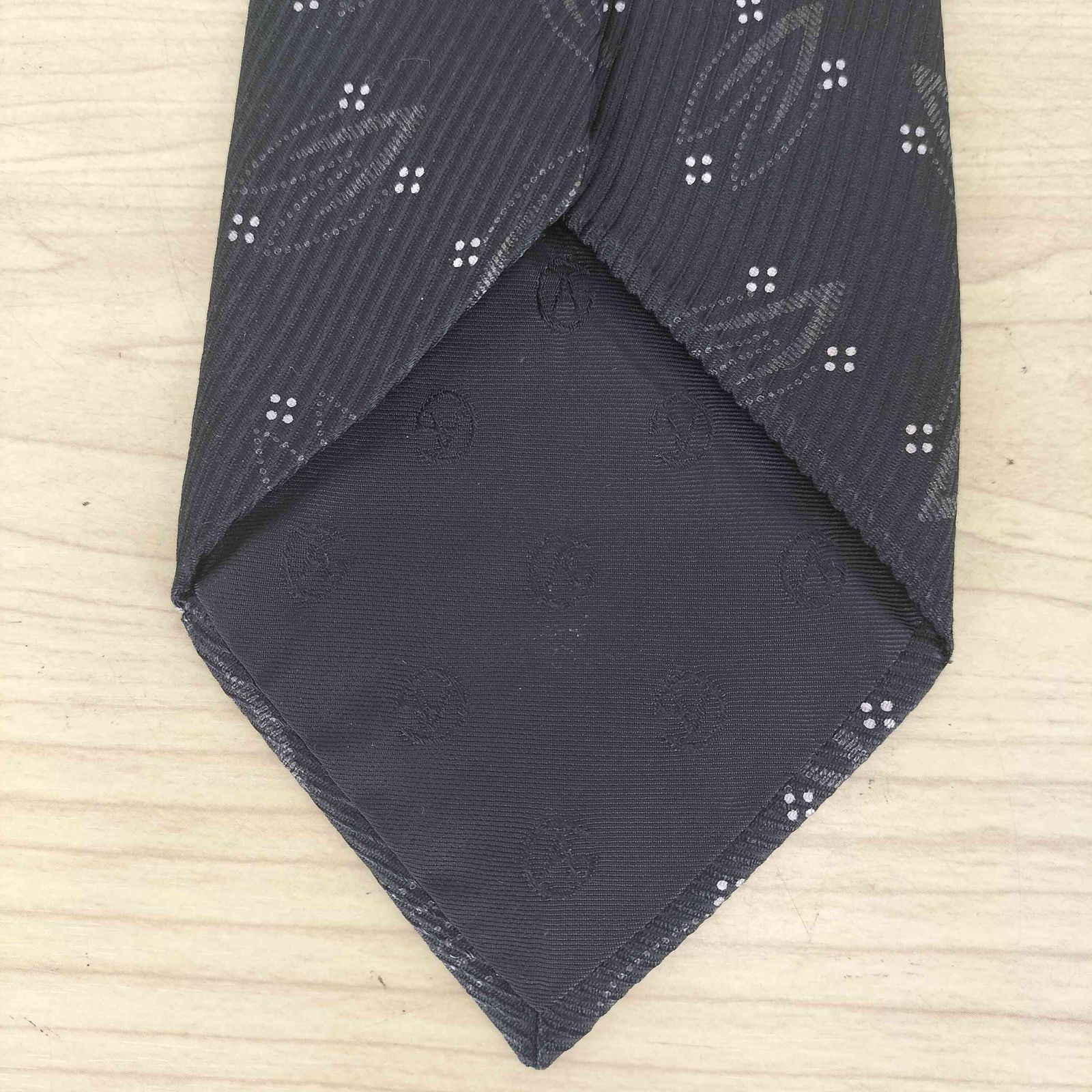 美品 GIORGIO ARMANI ジョルジオアルマーニ 総柄 シルク ネクタイ ブラック系 メンズ 古着 中古 USED GIORGIO ARMANI - Giorgio Armani(ジョルジオアルマーニ) 総柄シルク