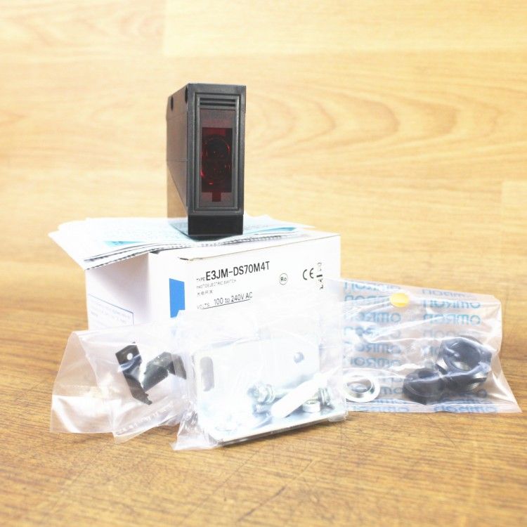 OMRON/オムロン E3JM-DS70M4T AC/DC電源フリータイプ光電センサー AC250V・3A以下/DC5V 10mA以上