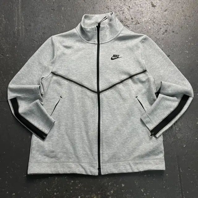 90 NIKE テックパック ジップアップ