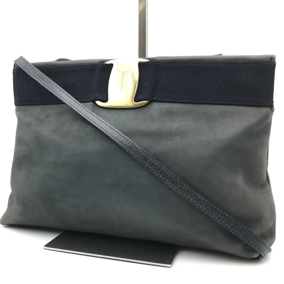 Salvatore Ferragamo　フェラガモ　スエード ショルダーバッグ　ヴァラリボン　1196