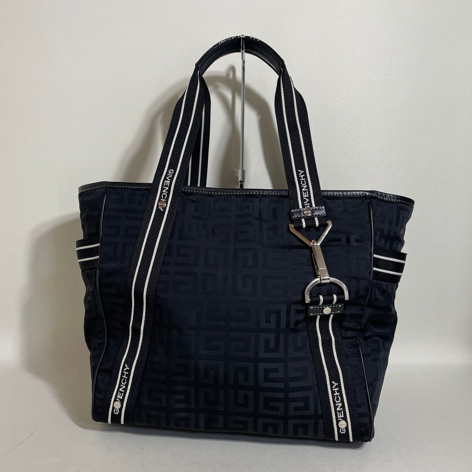 レディース 極美品！GIVENCHY トートバッグ ブラック 総柄