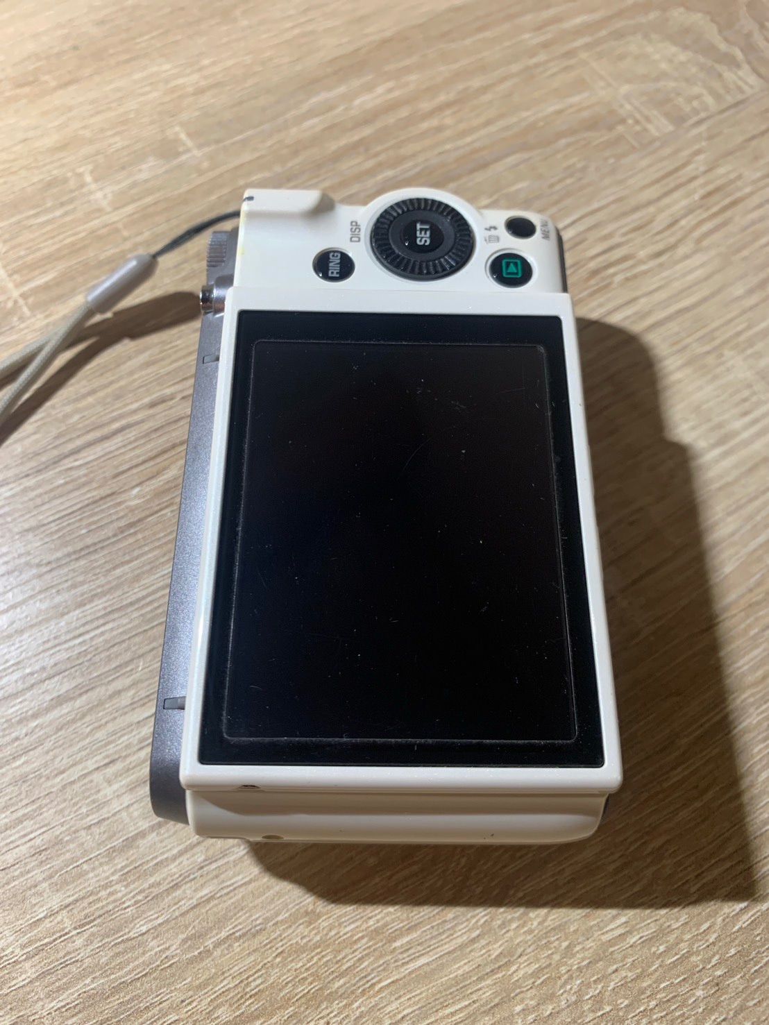 0908 Casio EXILIM EX-ZR1100 ホワイト デジカメ 動作確認済み やや訳