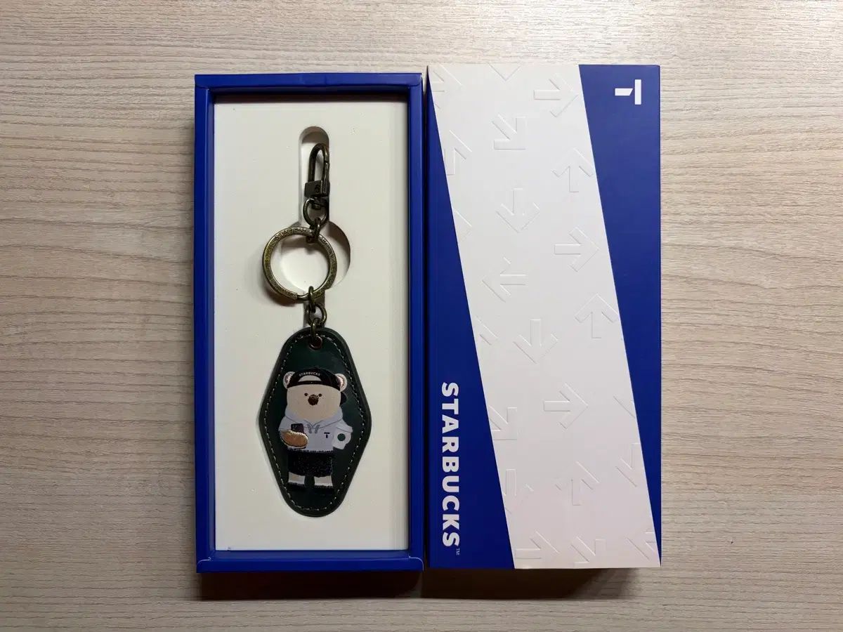 新品 Starbucks T ベアリスタ カード キーホルダー