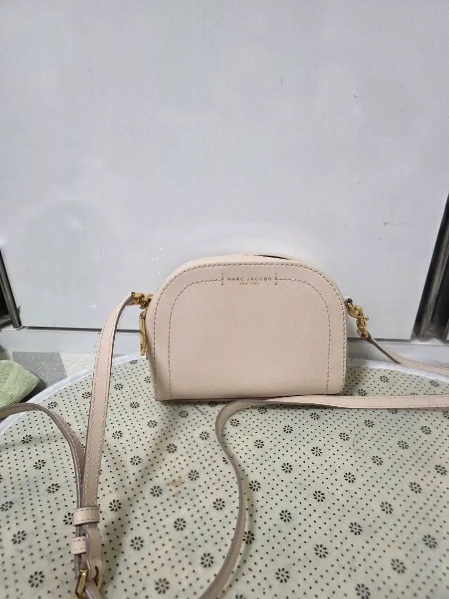 MARCJACOBS クロスバック ベージュ