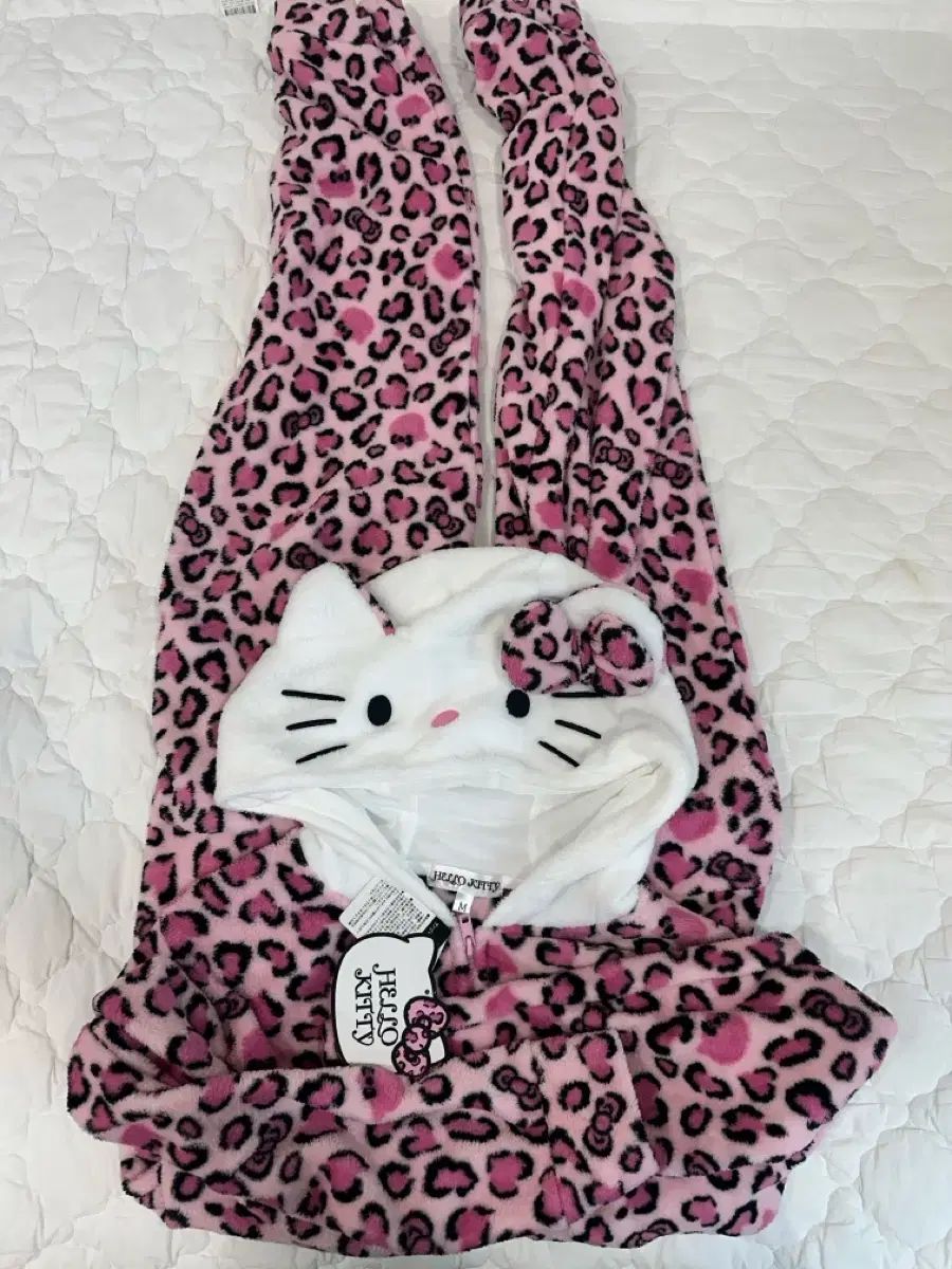 ドン・キホーテ ギャル ハローキティ ピンク レオパード 睡眠 パジャマ