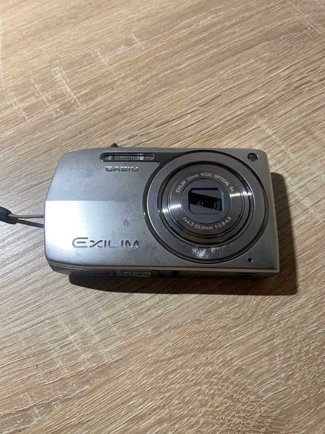 0942 Casio EXILIM EX-Z2000 シルバー デジカメ 【ネ】