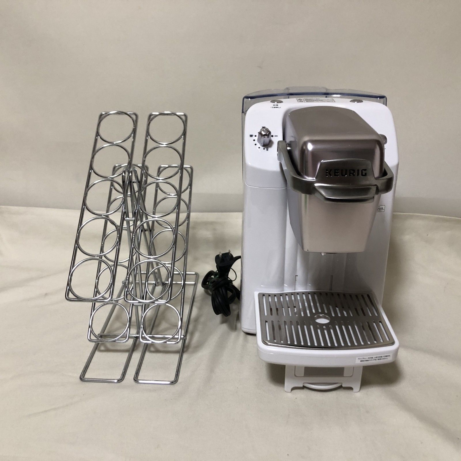 I256　KEURIG コーヒーメーカー ホワイト　BS300 カプセルスタンド付き