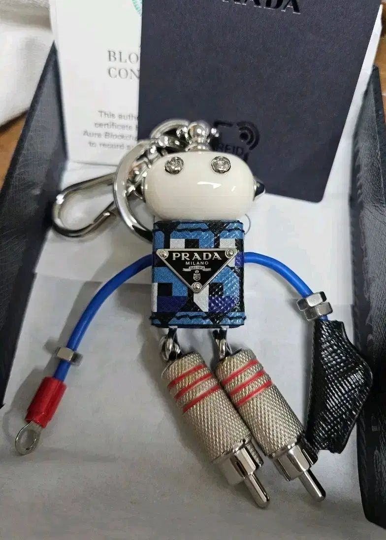 プラダ ロボット キーホルダー ブルー パータン