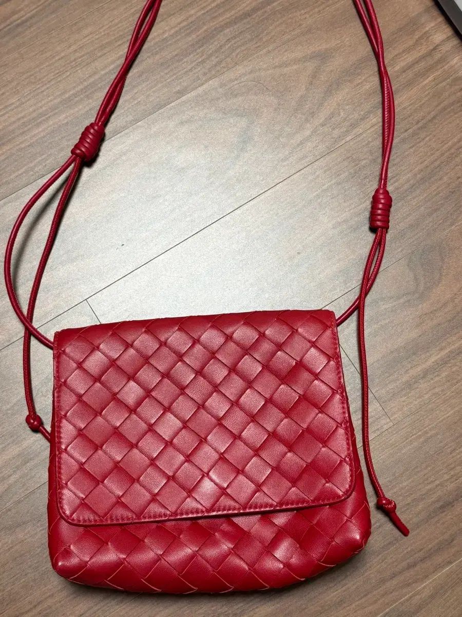 BOTTEGA VENETA ボッテガ・ヴェネタ ミニクロスバッグ レッド