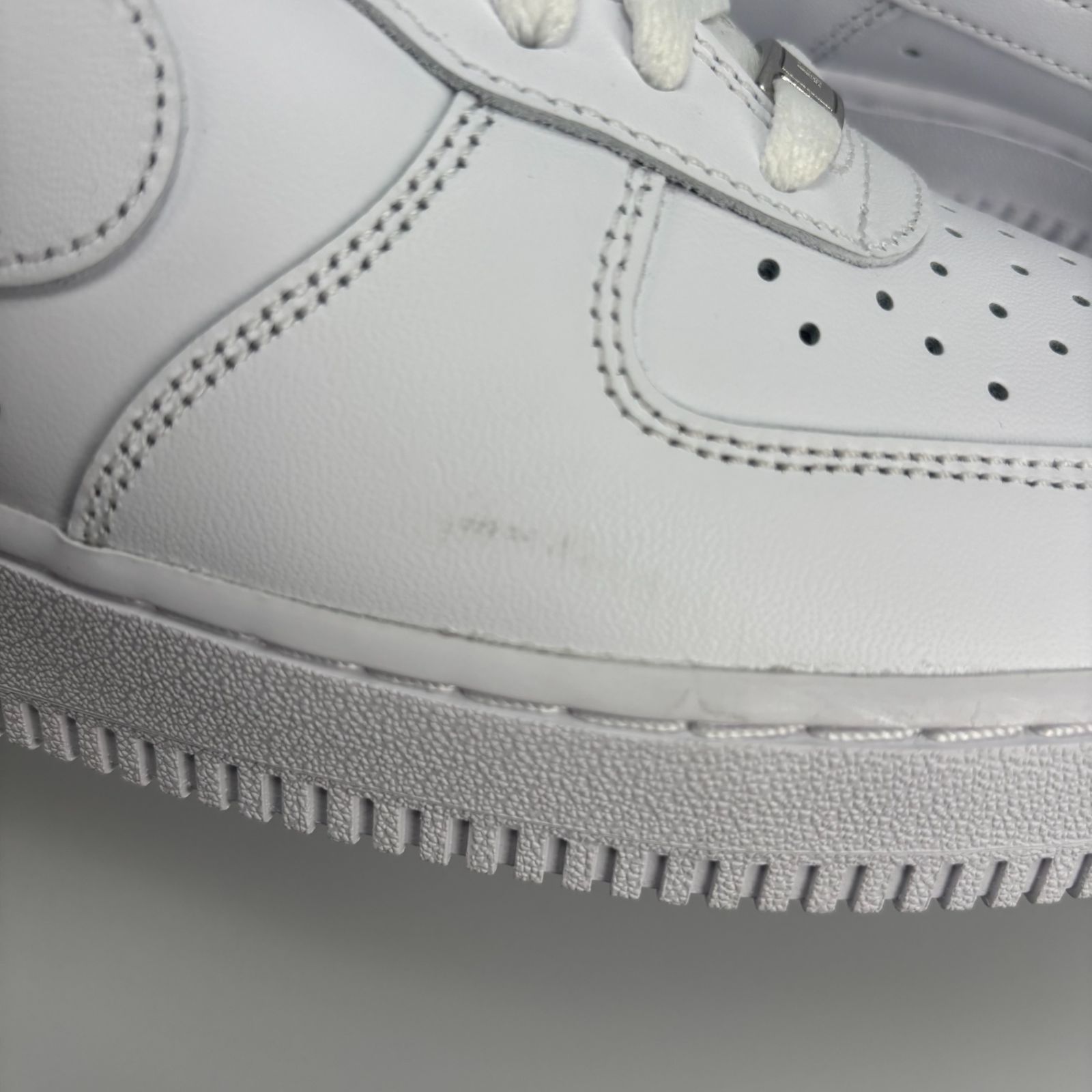 NIKE AIR FORCE 1 