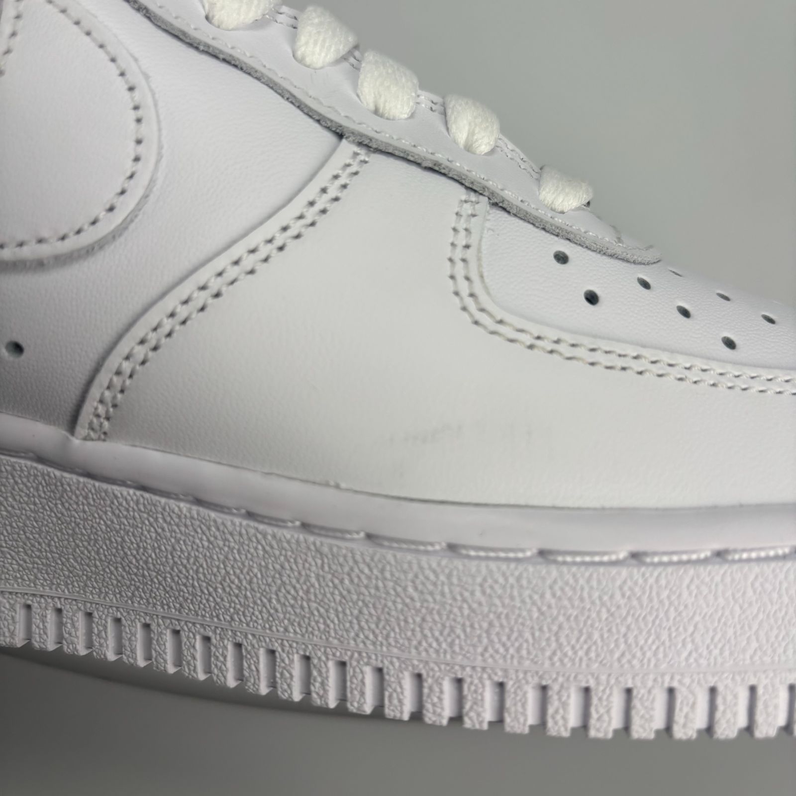 NIKE AIR FORCE 1 