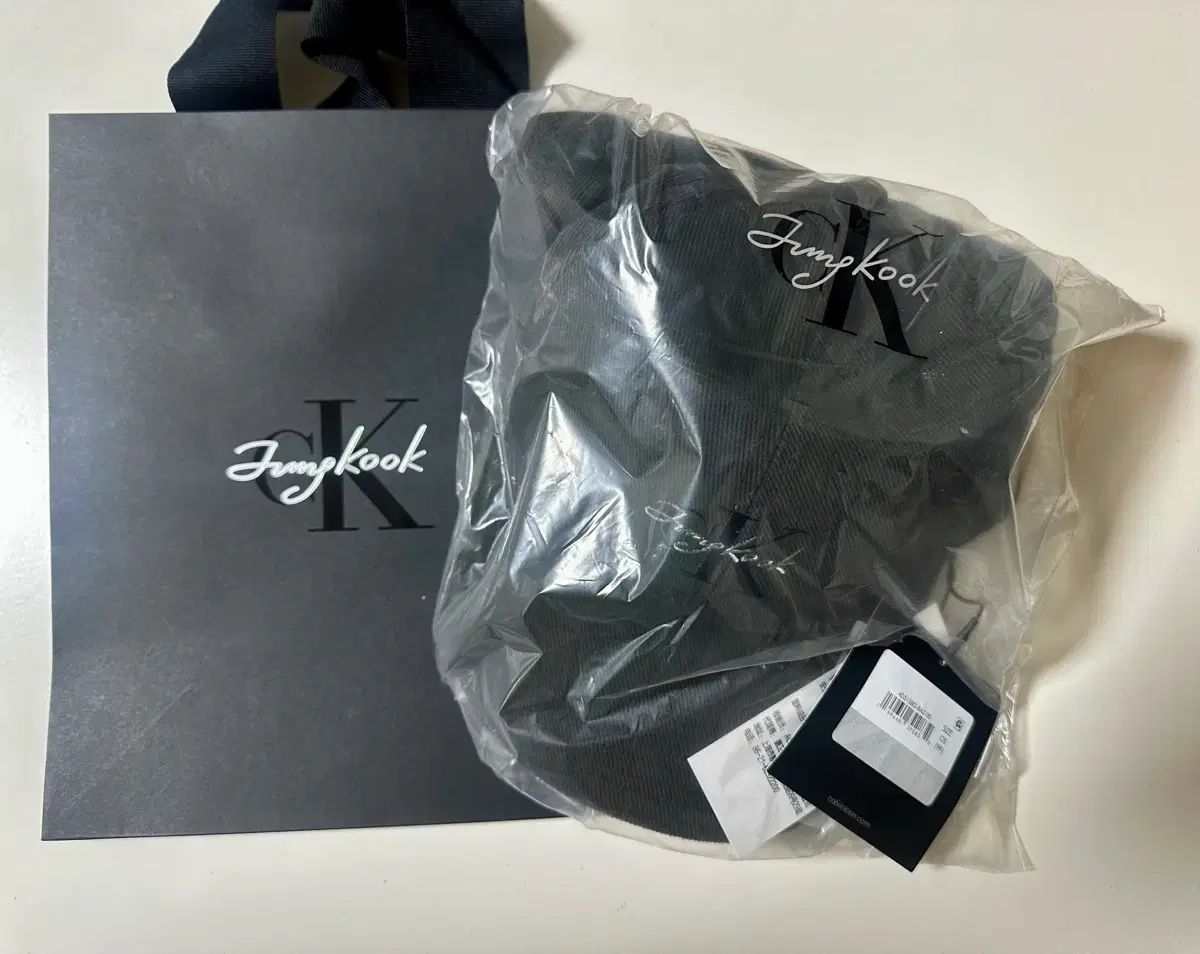 Calvin Klein カルバン・クライン CK ジョングク(JUNGKOOK・JK・グク) コラボ ベースボールキャップ ブラック(未開封)