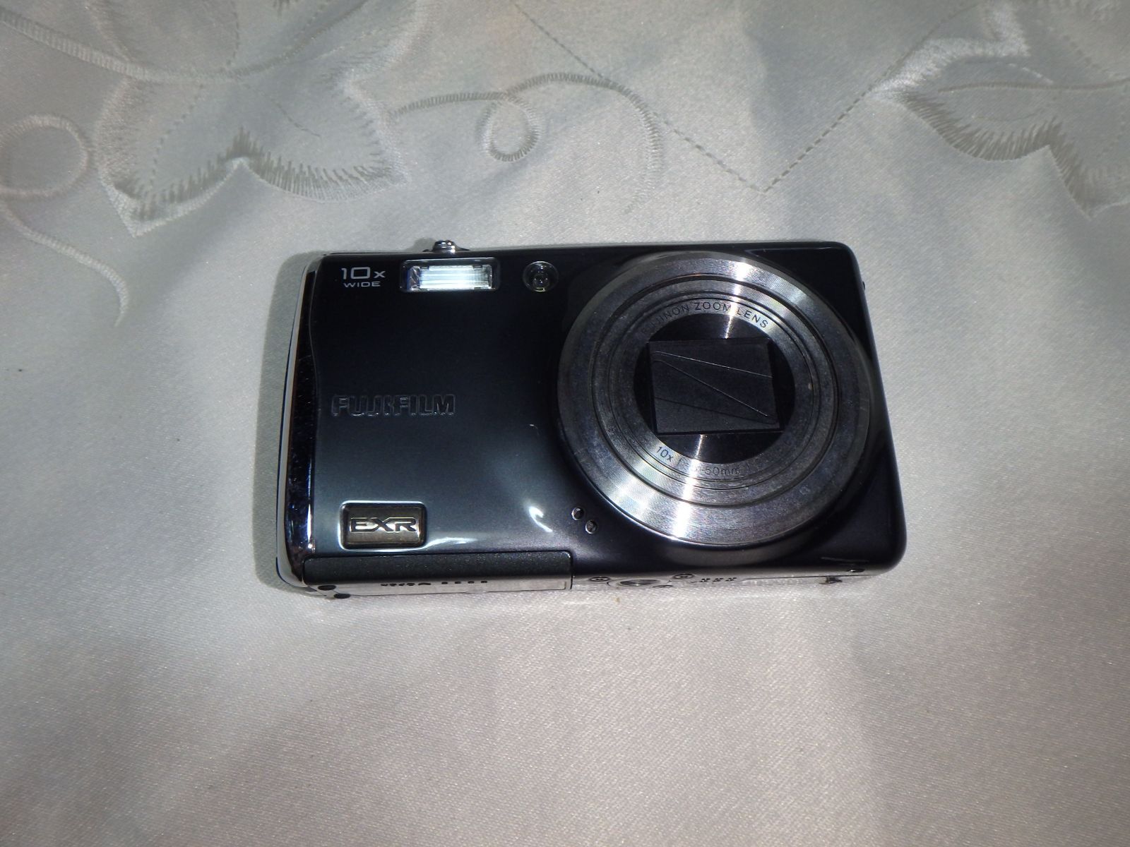 FUJIFILM F70 EXR FinePix デジタルカメラ 液晶割れ