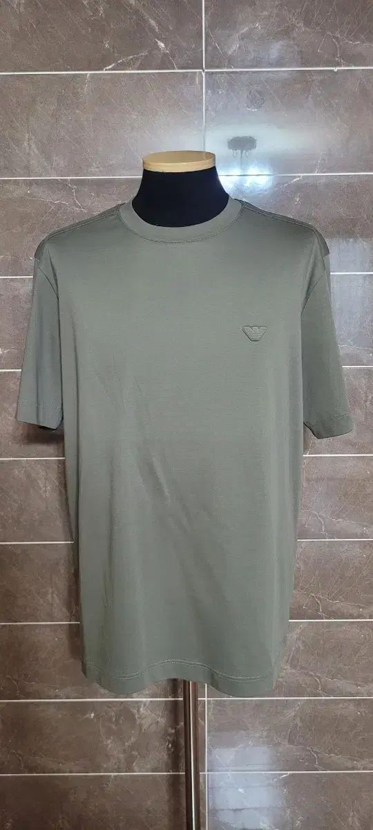 (メンズゆったりサイズ100-細身105) エンポリオアルマーニ 半袖 Tシャツ カーキ