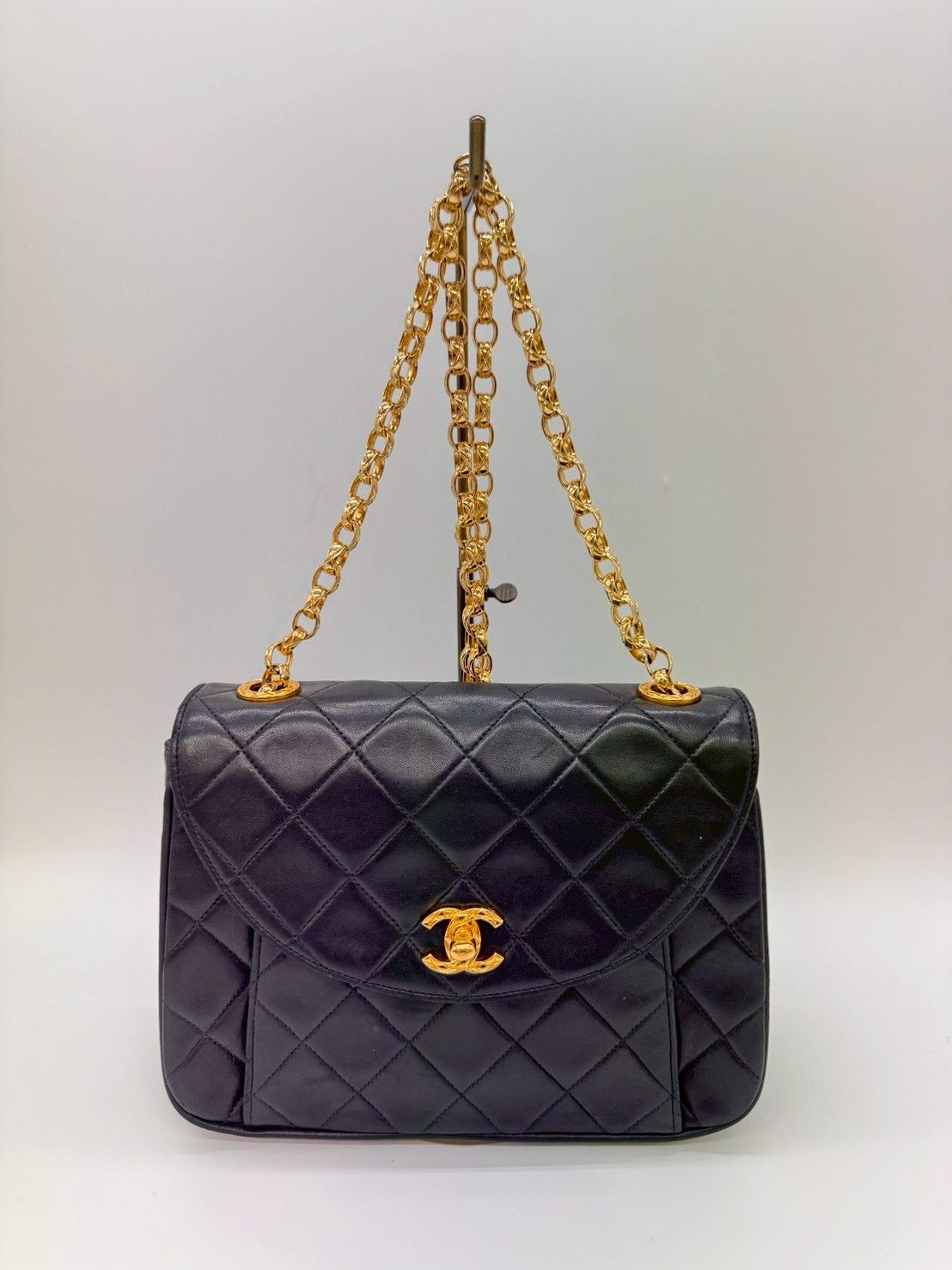【鑑定済み】CHANEL シャネル 　マトラッセ　ラムスキン　ビジューチェーンショルダーバッグ　ブラック　２番台　ギャランティカードあり　シールなし　