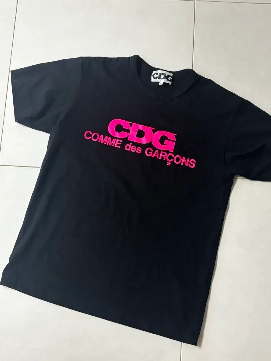 コム・デ・ギャルソン CDG ブラック ピンク 半袖 Tシャツ