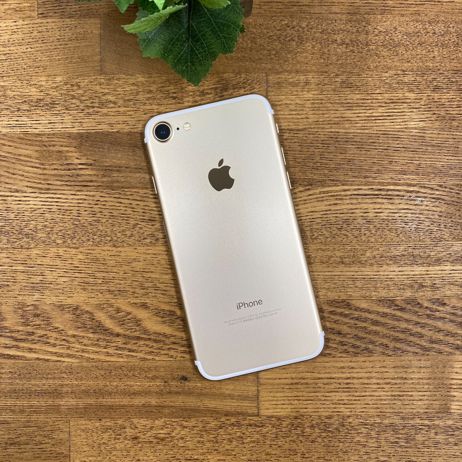 iPhone 7 32GB ゴールド SIMフリー docomo Aランク - メルカリ