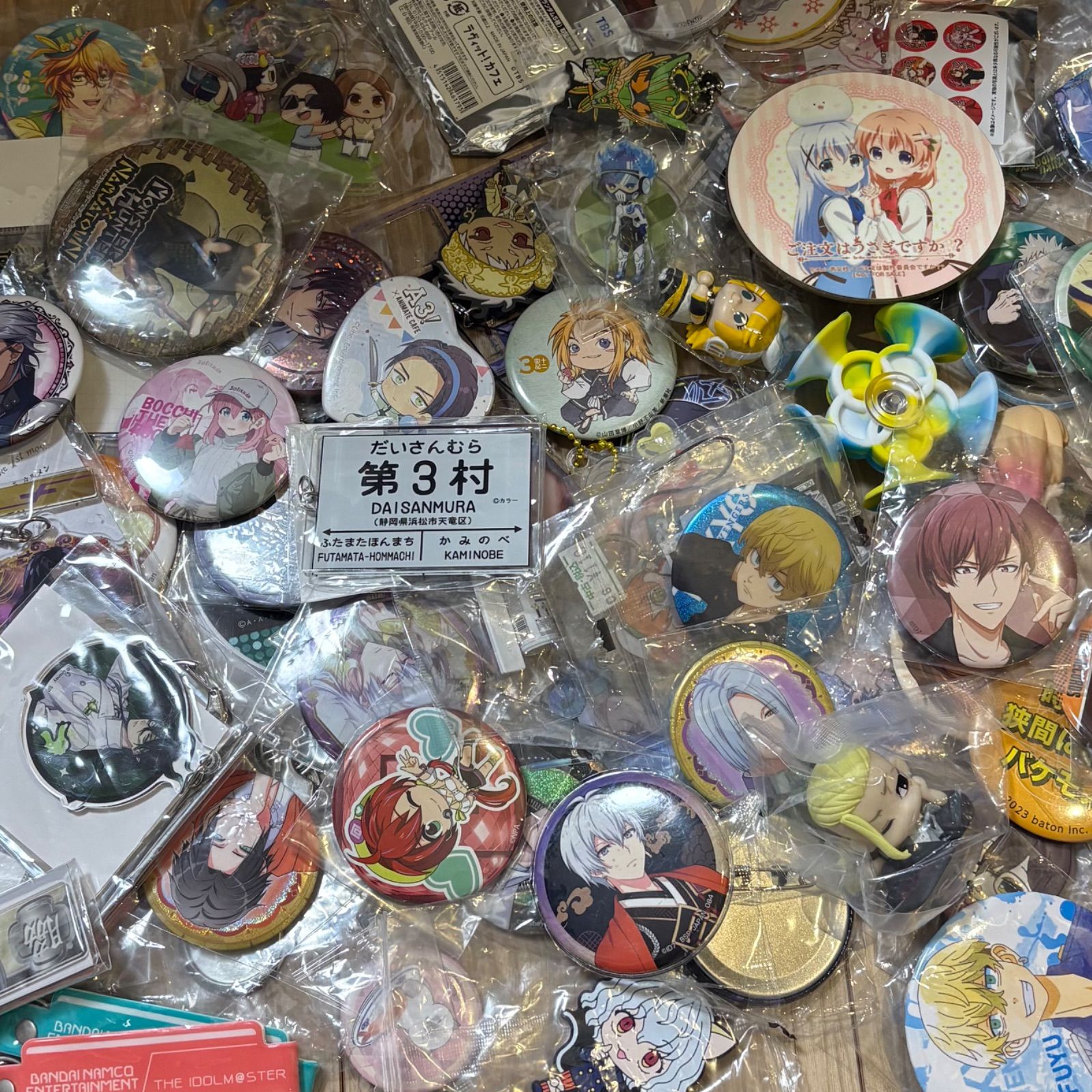アニメグッズ 大量 缶バッジ アクリルスタンド 600点以上 まとめ売り