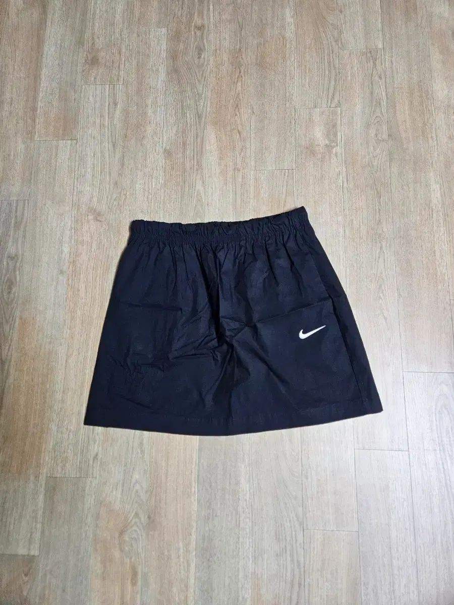 NIKE スウッシュ ウーブン ハイウエスト スカート (新品)