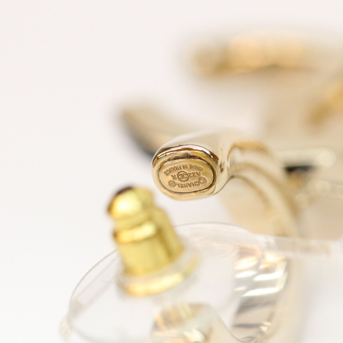 CHANEL シャネル A22K ゴールド ビッグココマーク フープピアス - メルカリ