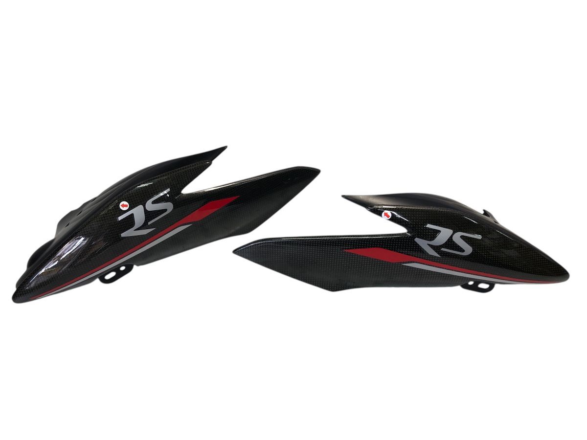 トライアンフ スピードトリプルRS 1050 18- 左右 サイドカウル カーボン シュラウド サイドカバー 割れ欠け無し（中古）2860-N1039