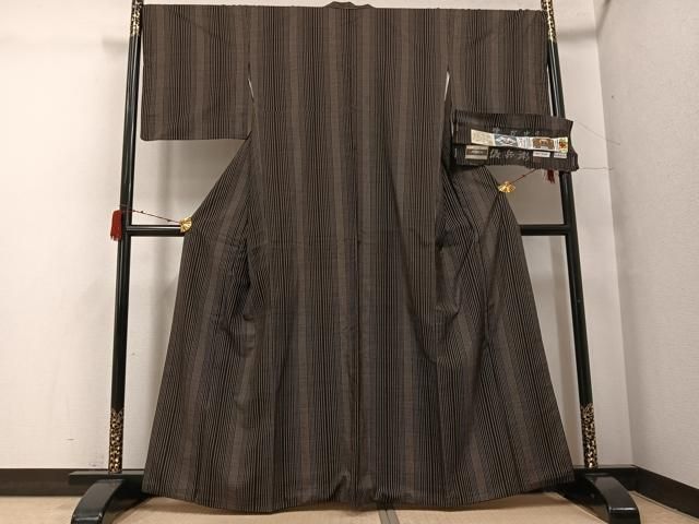 平和屋着物●本場大島紬 桝屋儀兵衛 古代染色純泥染 間道 華かすり 奄美織物謹製 証紙付き 正絹 逸品 AABH3132ph 平和屋着物●本場大島紬 桝屋儀兵衛 古代染色純泥染 間道 華かすり 奄美織物謹製 証紙付き 正絹 逸品 AABH3132ph