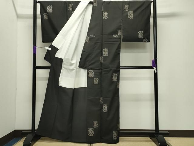 平和屋着物●本場大島紬 9マルキ 泥染め 地空き 兎 草花文 恵大島織物謹製 証紙付き 正絹 逸品 CABD8979gh 平和屋着物●本場大島紬 9マルキ 泥染め 地空き 兎 草花文 恵大島織物謹製 証紙付き 正絹 逸品 CABD8979gh