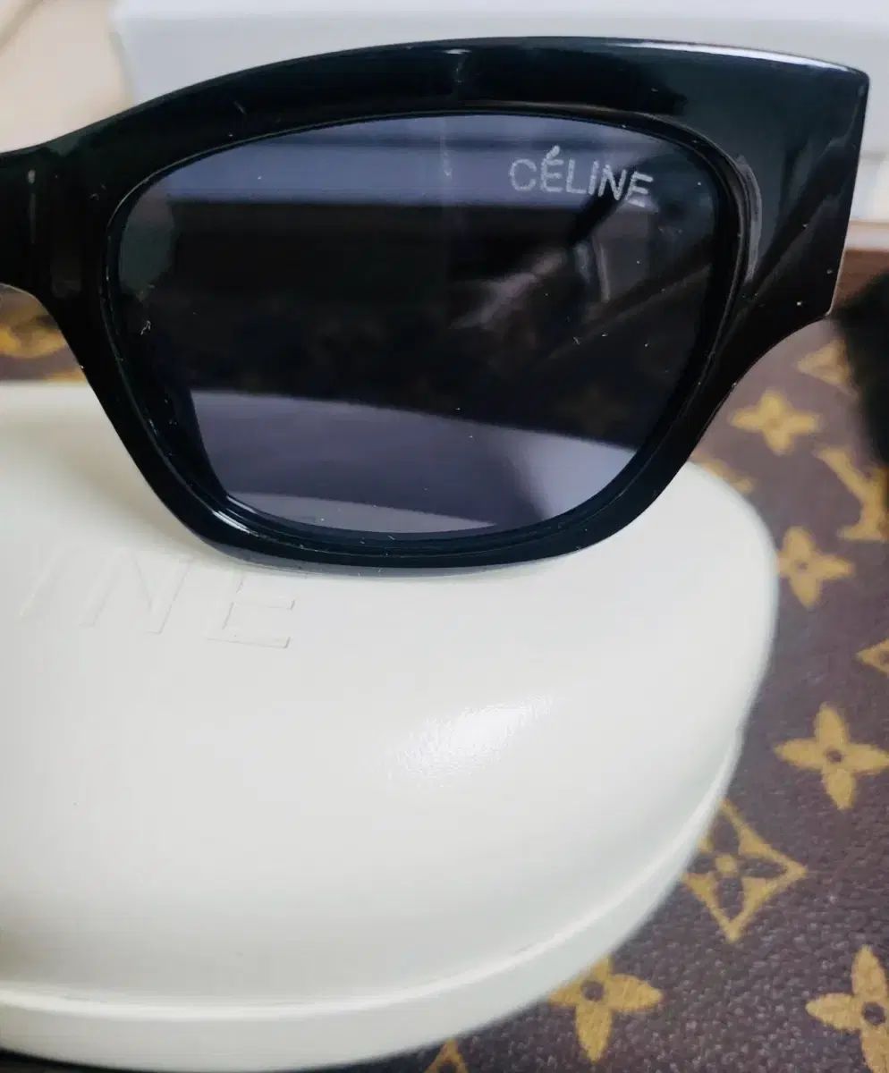Celine セリーヌ ブラック サングラス