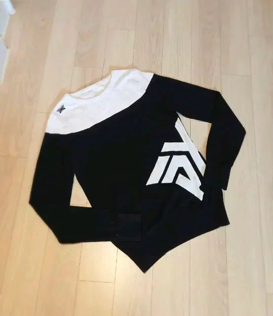 PXG ブラックアンド白 長袖ニットTシャツ XS85