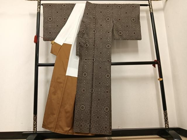平和屋着物●本場大島紬 花菱文 正絹 逸品 AABH3841ph 平和屋着物●本場大島紬 花菱文 正絹 逸品 AABH3841ph