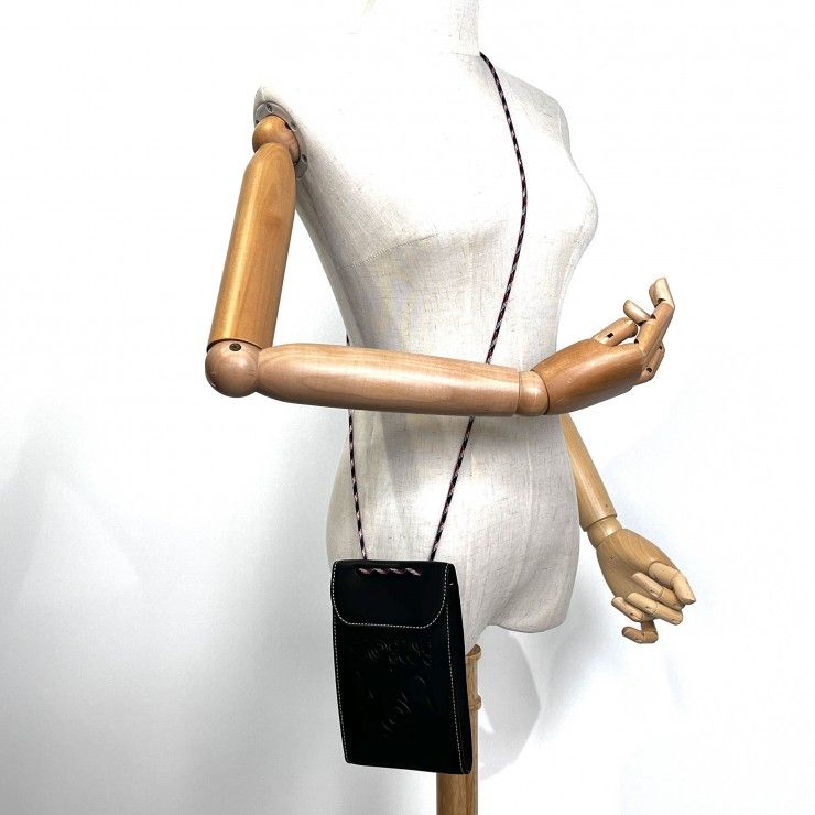 LOEWE（ロエベ）アナグラム エンボス ネックポーチ ショルダーバッグ スマホポーチ ブラック レザー ロープストラップ メンズ レディース【中古】