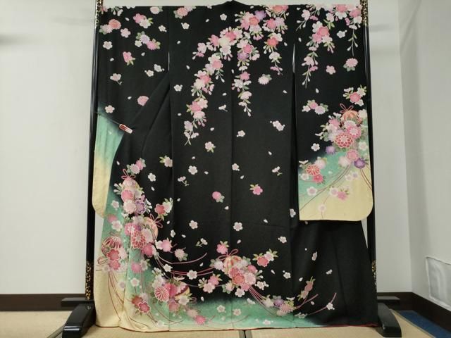 平和屋着物●豪華振袖　毬草花文　暈し染め　黒地　金通し地　正絹　逸品　CABG0151yc