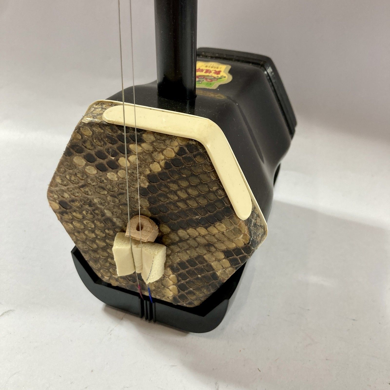【送料込み】二胡 中国楽器　ケース付 ☆ 二胡 中国民族楽器 ハードケース付き 中古 230101H5169 二胡 - 中国