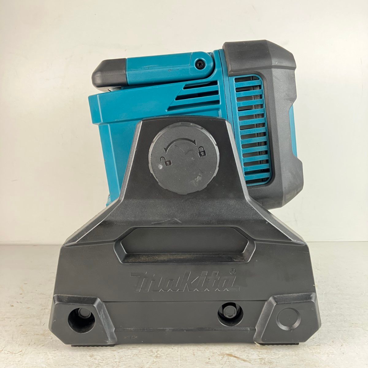 Makita スタンドライト 18v40vバッテリー付き値引き可能 その他MAKITA マキタ 14.4v⁄18v 充電式スタンドライト バッテリーx1付