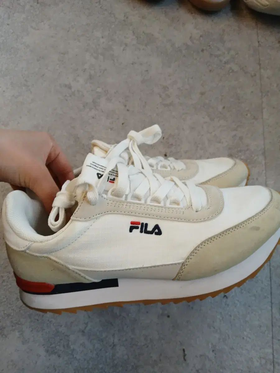 フィラ FILA 白 スニーカー 235mm