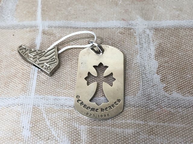 【中古】 フェイクバスターズ鑑定済 CHROME HEARTS クロムハーツ クロムハーツ カットアウトクロス・ドッグタグ ラージ 111432394