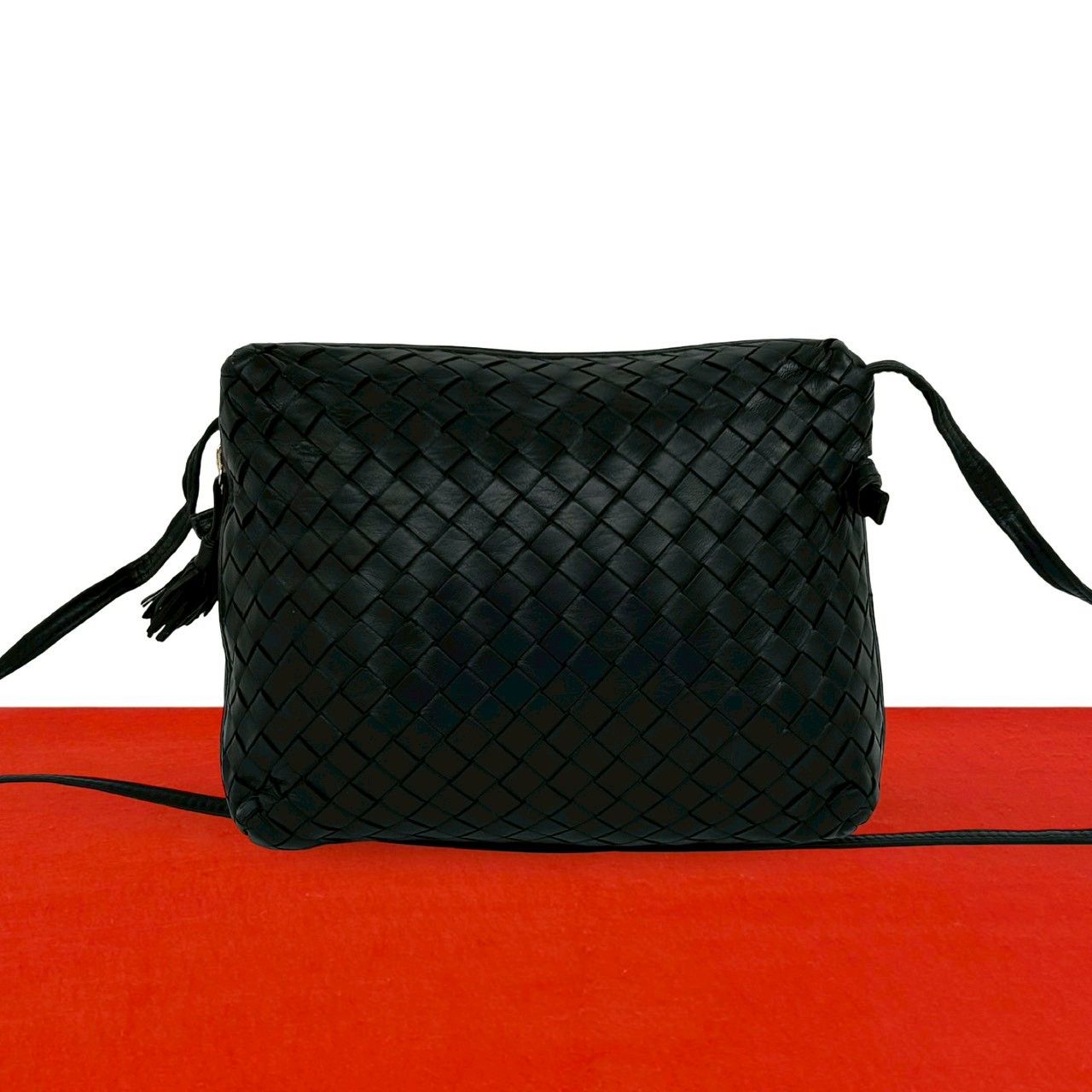 極 美品 BOTTEGA VENETA ボッテガヴェネタ イントレチャート レザー 本革 ミニ ショルダーバッグ ポシェット サコッシュ ブラック 21881
