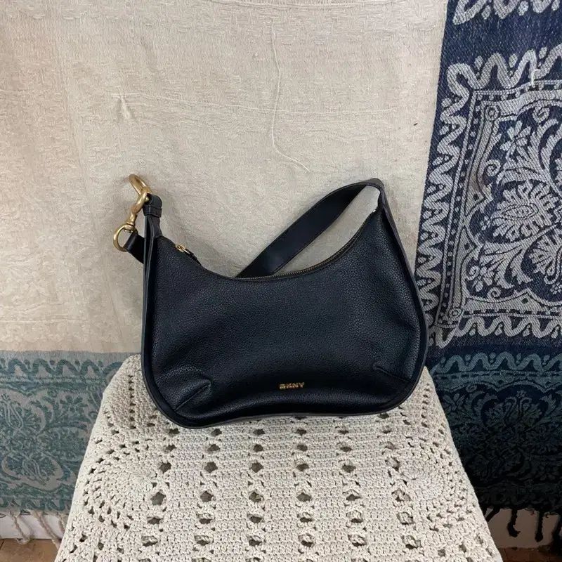 F DKNY ブラック ゴールド ロゴ ショルダートートバッグ HOBO BAG