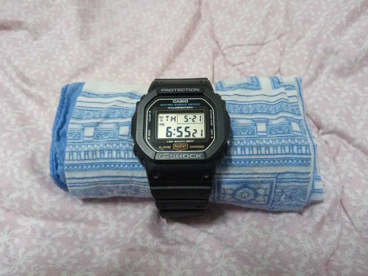 G-SHOCK(ジーショック) DW-5600UE 電子時計 出品 8,251円