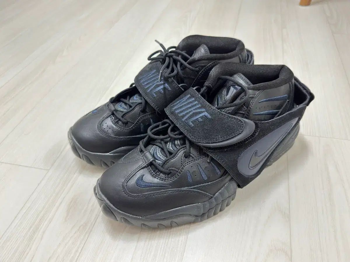 ナイキ アジャストフォース 275 新品