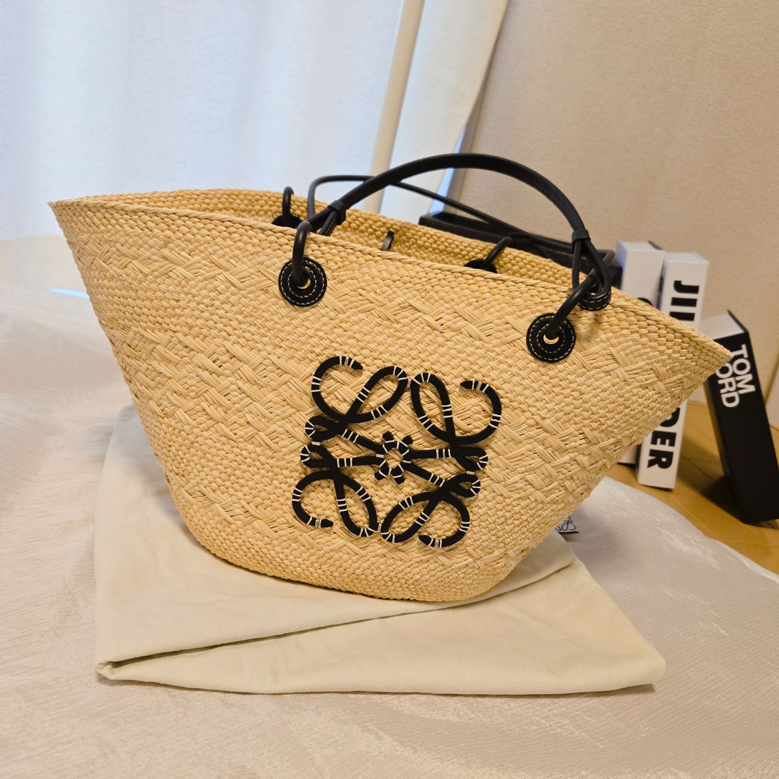 美品　ロエベ　LOEWE　アナグラムバスケットバッグ　かごバッグ　ブラック