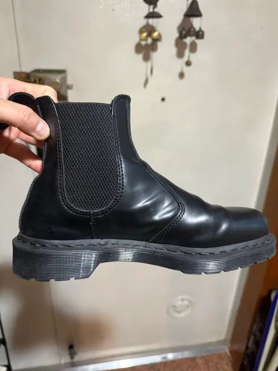 DR. MARTENS ドクターマーチン 첼시부츠(ブラック/ブラウン)