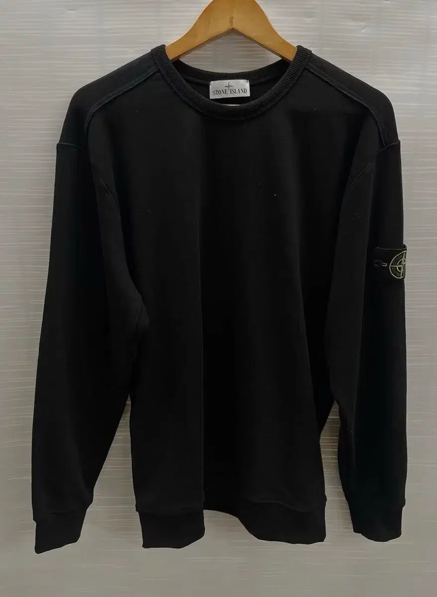 STONE ISLAND ストーンアイランド ブラック スウェット