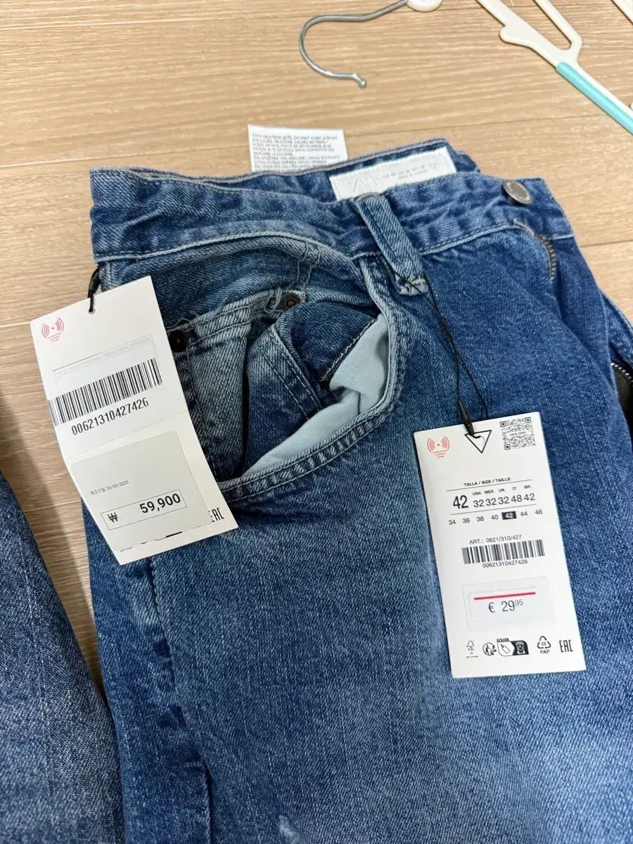 新品 ZARA ザラ デニムジーンズ 42(アメリカ32)サイズ タグあり