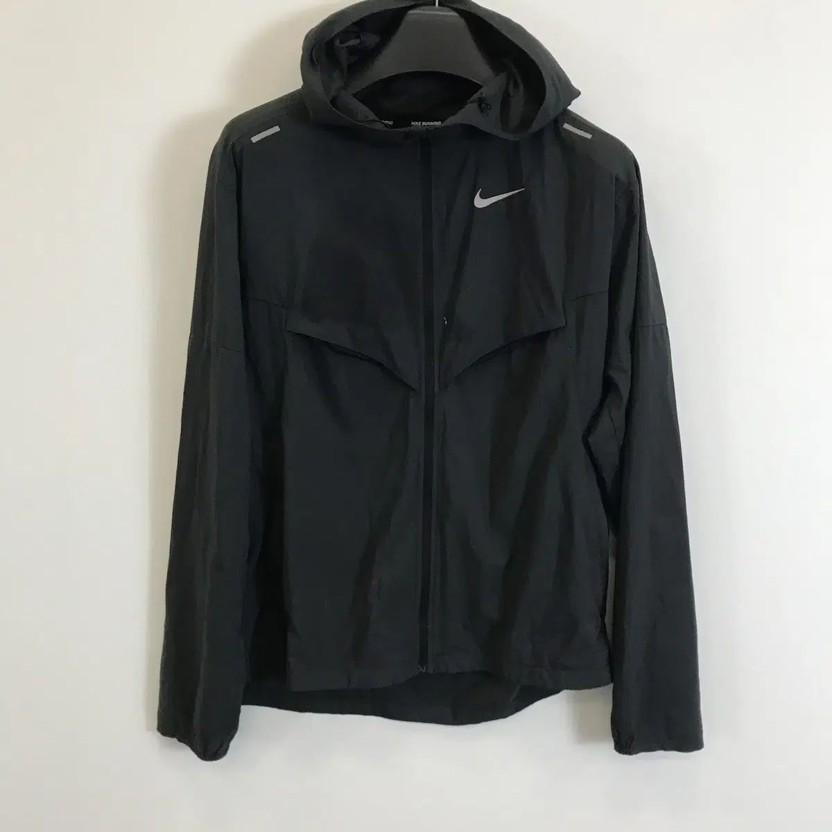 NIKE レペル UV ウィンドランナー M