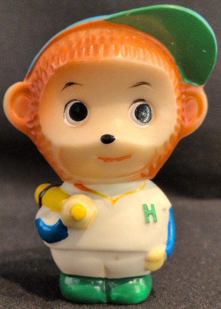 八十二銀行 貯金箱 野球の8ちゃん /帽子水色 90mm