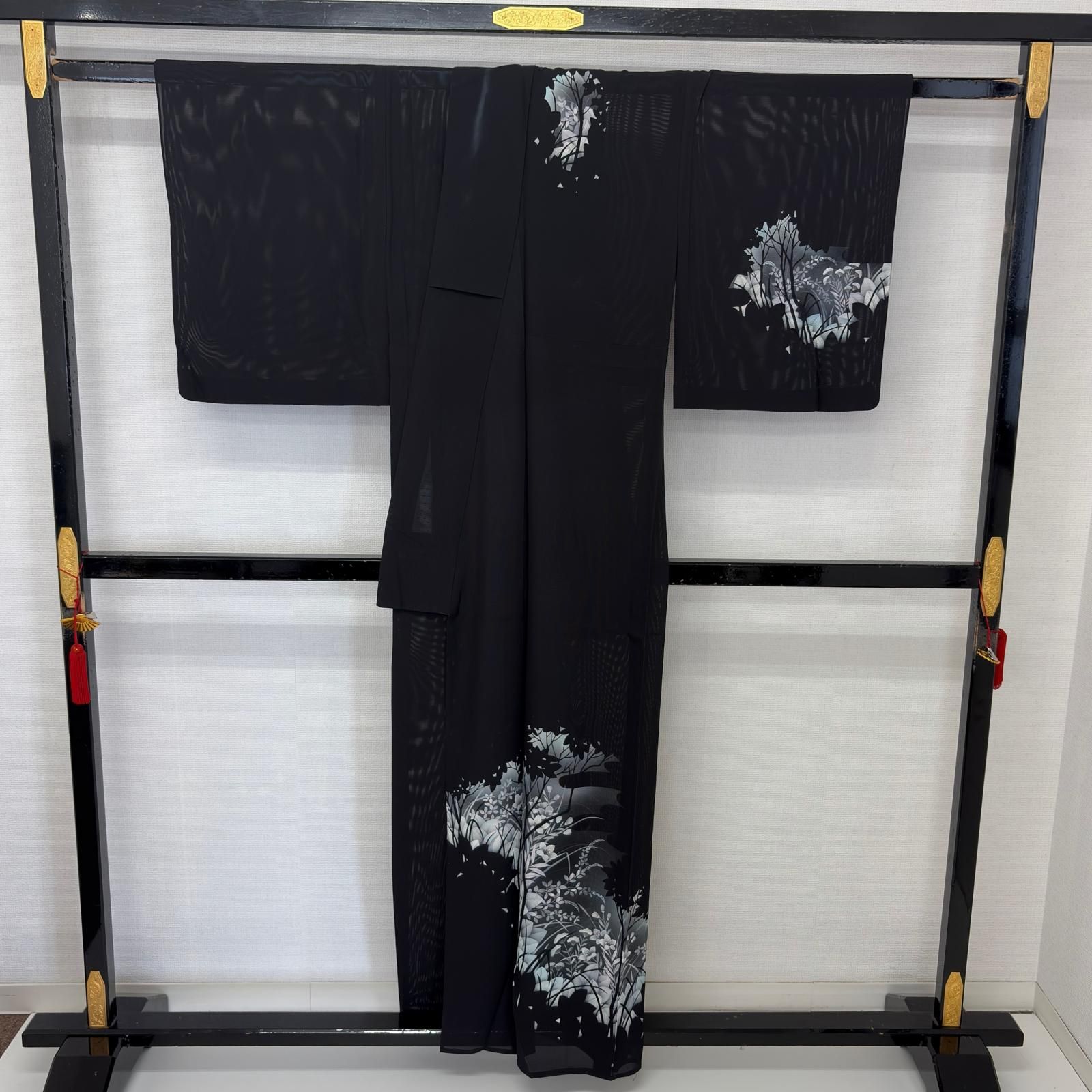 付下げ 盛夏 絽 黒地に美しい草花 紋なし 正絹 MK-8282 - メルカリ