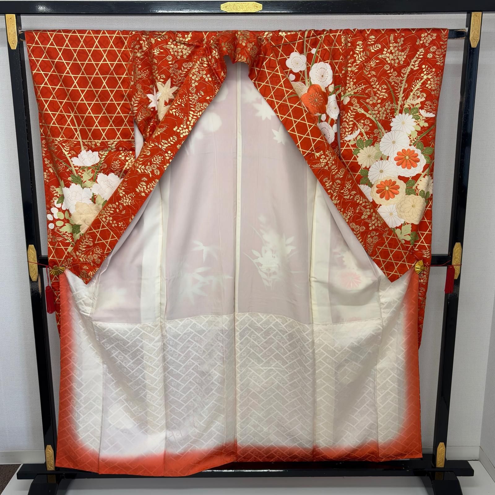 振袖 刺繍の美しい花 金彩 正絹 MK-8283 - メルカリ