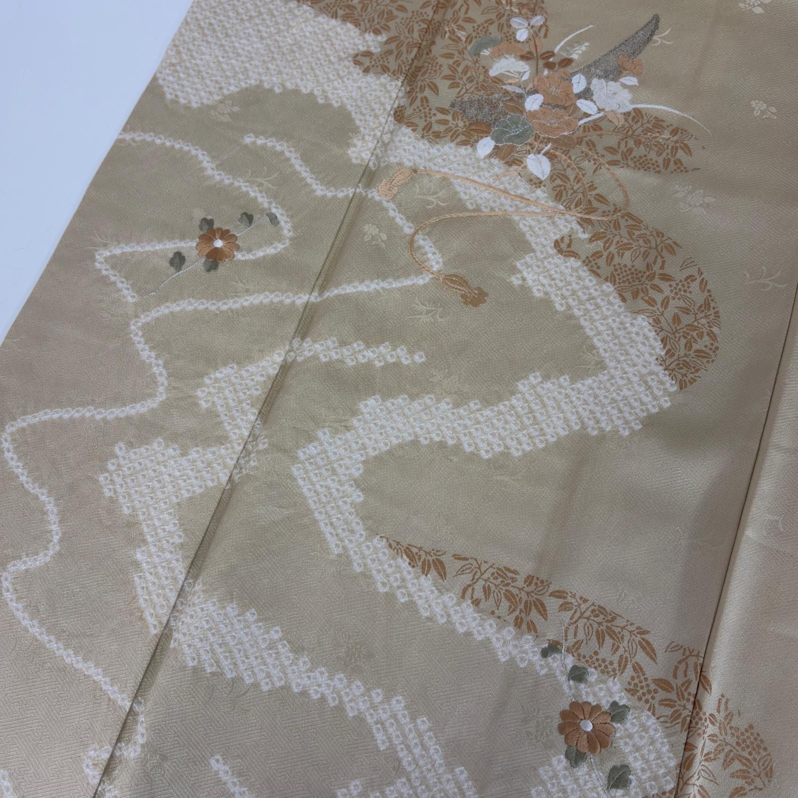 絶品 刺繍 絞り 付け下げ 正絹 紋なし 上品な加工 袷 着物 MK-8548 