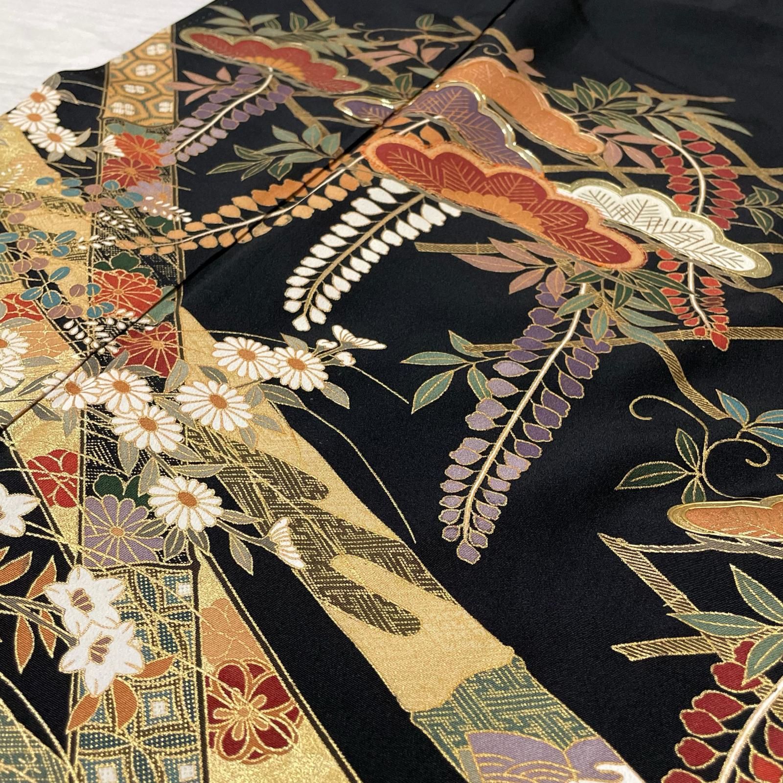 黒留袖 松藤 荒波に源氏車 金駒刺繍 着物 正絹 五つ紋 X-2250 - メルカリ